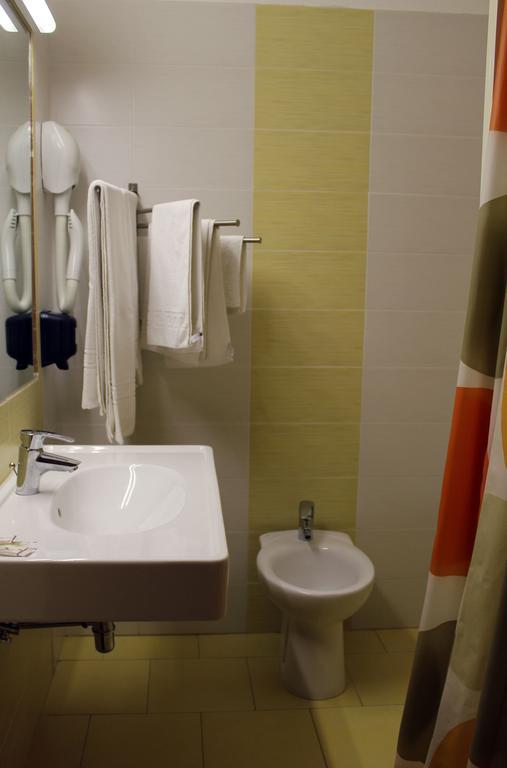 Hotel 106 Sellia Marina Buitenkant foto